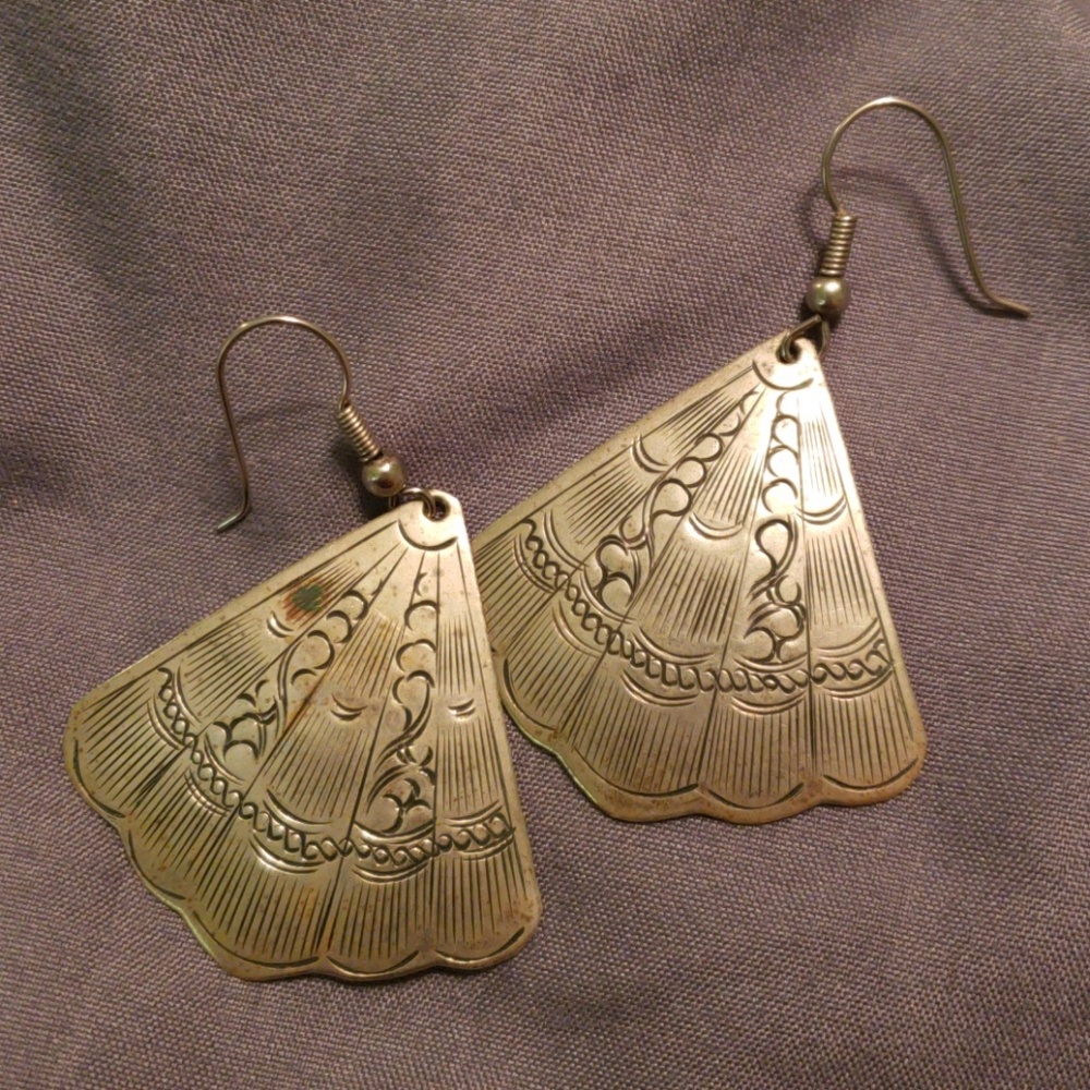 Silver fan earrings